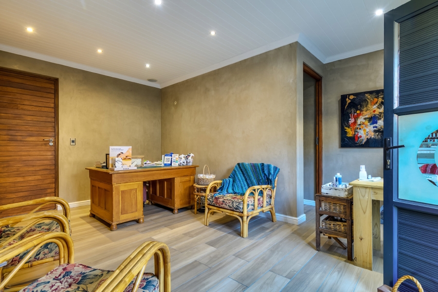 6 Bedroom Property for Sale in Kenridge Heights Western Cape